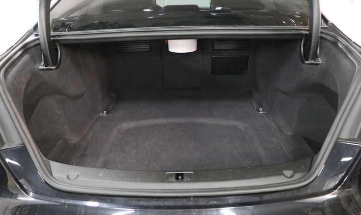 Установка сабвуфера на Audi A8L